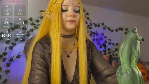 Snapshot of mariel_a_gold chatting on 10.31.25 Mariel Gold online show from 10.31.25