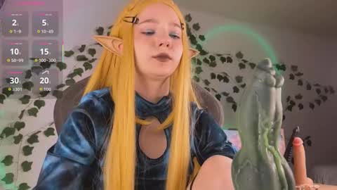 Snapshot of mariel_a_gold chatting on 11.27.25 Mariel Gold online show from 11.27.25