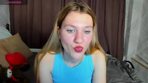 Snapshot of mariel_brown chatting on 12.04.24 mariel_brown online show from 12.04.24