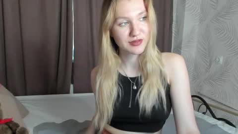 Snapshot of mariel_brown chatting on 12.06.24 mariel_brown online show from 12.06.24