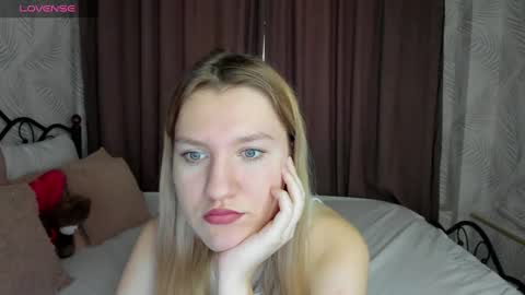 Snapshot of mariel_brown chatting on 12.07.24 mariel_brown online show from 12.07.24