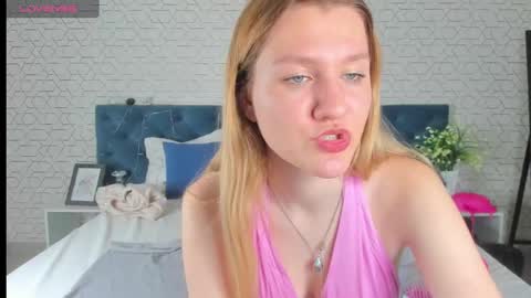 Snapshot of mariel_brown chatting on 12.12.24 mariel_brown online show from 12.12.24