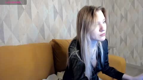 Snapshot of mariel_brown chatting on 12.22.24 mariel_brown online show from 12.22.24