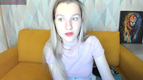 Snapshot of mariel_brown chatting on 01.03.25 mariel_brown online show from 01.03.25