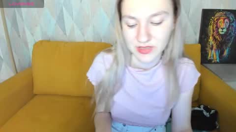 Snapshot of mariel_brown chatting on 01.03.25 mariel_brown online show from 01.03.25