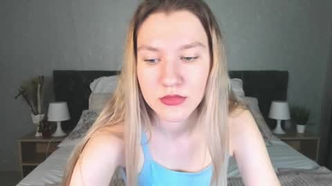 Snapshot of mariel_brown chatting on 01.05.25 mariel_brown online show from 01.05.25