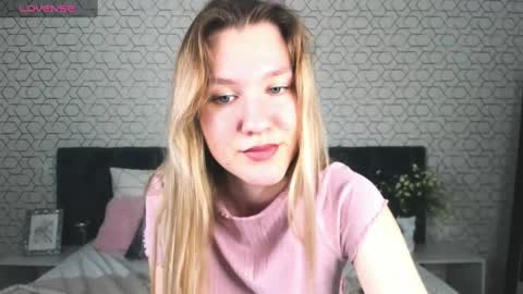 Snapshot of mariel_brown chatting on 01.06.25 mariel_brown online show from 01.06.25