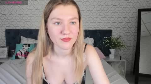 Snapshot of mariel_brown chatting on 01.14.25 mariel_brown online show from 01.14.25