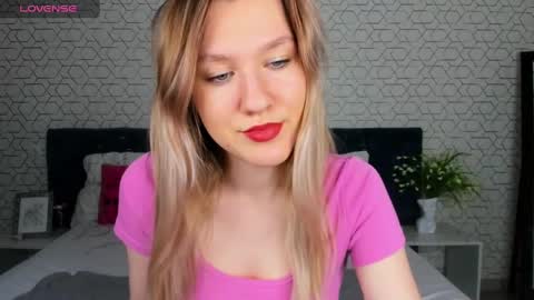 Snapshot of mariel_brown chatting on 01.18.25 mariel_brown online show from 01.18.25