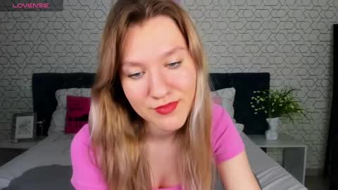 Snapshot of mariel_brown chatting on 01.18.25 mariel_brown online show from 01.18.25