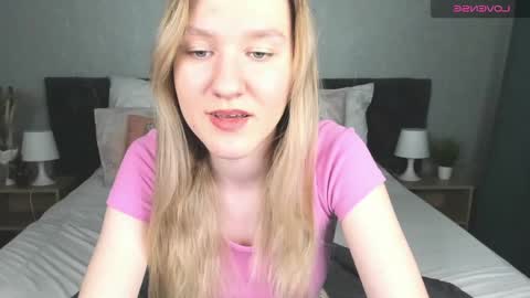 Snapshot of mariel_brown chatting on 01.24.25 mariel_brown online show from 01.24.25