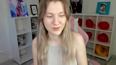 Snapshot of mariel_brown chatting on 02.18.25 mariel_brown online show from 02.18.25