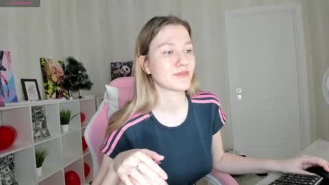 Snapshot of mariel_brown chatting on 02.26.25 mariel_brown online show from 02.26.25