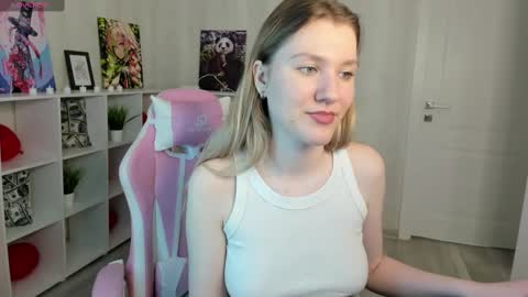 Snapshot of mariel_brown chatting on 03.12.25 mariel_brown online show from 03.12.25