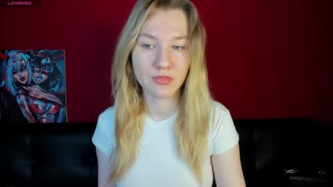Snapshot of mariel_brown chatting on 09.12.25 mariel_brown online show from 09.12.25