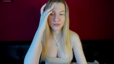 Snapshot of mariel_brown chatting on 09.19.25 mariel_brown online show from 09.19.25