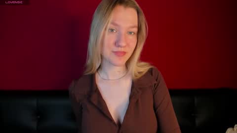 Snapshot of mariel_brown chatting on 09.26.25 mariel_brown online show from 09.26.25