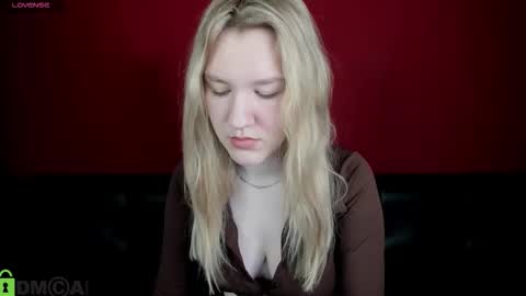Snapshot of mariel_brown chatting on 10.09.25 mariel_brown online show from 10.09.25