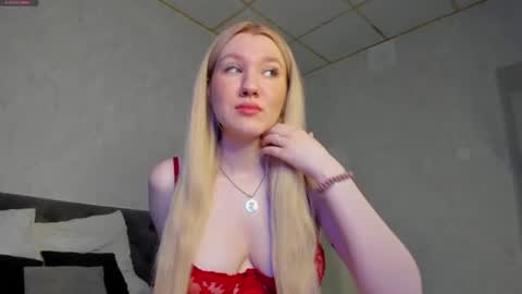 Snapshot of mariel_brown chatting on 06.22.26 mariel_brown online show from 06.22.26