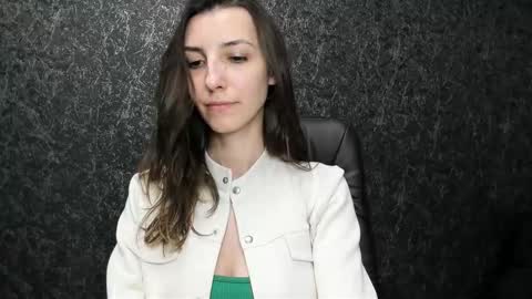 Snapshot of marielleanker chatting on 09.19.25 marielleanker online show from 09.19.25