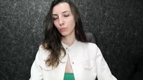 Snapshot of marielleanker chatting on 09.20.25 marielleanker online show from 09.20.25