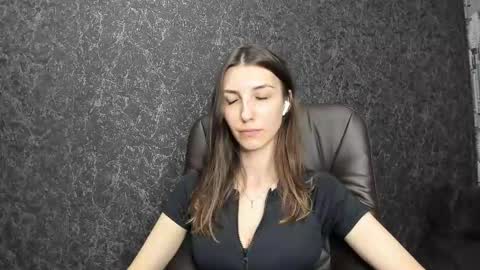 Snapshot of marielleanker chatting on 10.02.25 marielleanker online show from 10.02.25