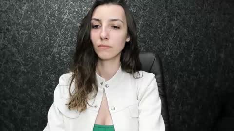 Snapshot of marielleanker chatting on 10.14.25 marielleanker online show from 10.14.25