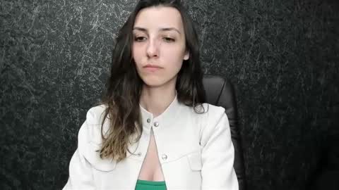 Snapshot of marielleanker chatting on 11.17.25 marielleanker online show from 11.17.25