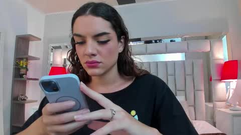 Snapshot of mariiahneedles chatting on 11.04.25 mariiahneedles online show from 11.04.25