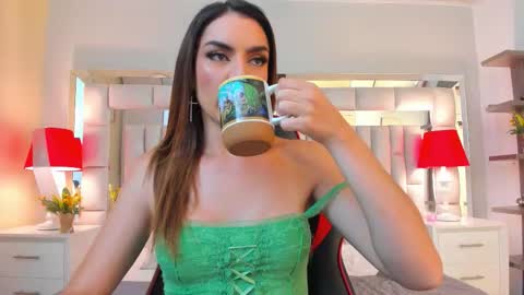 Snapshot of mariiahneedles chatting on 11.13.25 mariiahneedles online show from 11.13.25