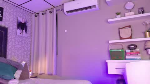 Snapshot of mariieprice chatting on 12.23.24 jana price online show from 12.23.24