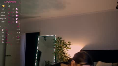 Snapshot of mariique chatting on 01.07.25 Mari online show from 01.07.25