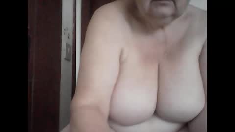Snapshot of marilu64 chatting on 10.18.25 marilu64 online show from 10.18.25