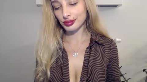 Snapshot of marilyndevilish chatting on 12.19.24 MarilynDevilish online show from 12.19.24