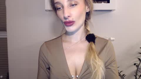 Snapshot of marilyndevilish chatting on 01.16.25 MarilynDevilish online show from 01.16.25