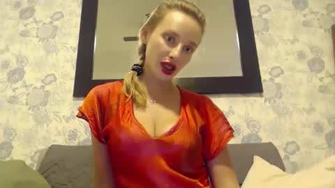 Snapshot of marilyndevilish chatting on 10.30.25 MarilynDevilish online show from 10.30.25