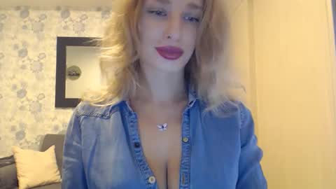 Snapshot of marilyndevilish chatting on 11.02.25 MarilynDevilish online show from 11.02.25