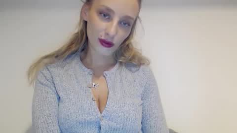 Snapshot of marilyndevilish chatting on 11.23.25 MarilynDevilish online show from 11.23.25
