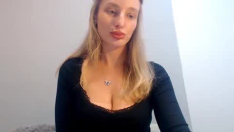 Snapshot of marilyndevilish chatting on 11.27.25 MarilynDevilish online show from 11.27.25