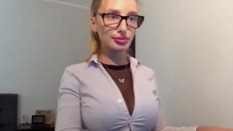 Snapshot of marilyndevilish chatting on 12.05.25 MarilynDevilish online show from 12.05.25