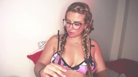 Snapshot of marilynleon chatting on 11.12.25 Marilyn Leon online show from 11.12.25