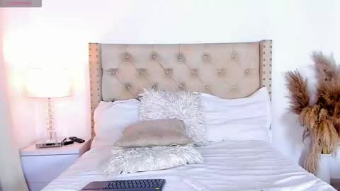 Snapshot of marilynrossy chatting on 10.29.25 marilynrossy online show from 10.29.25