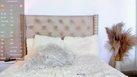 Snapshot of marilynrossy chatting on 11.19.25 marilynrossy online show from 11.19.25