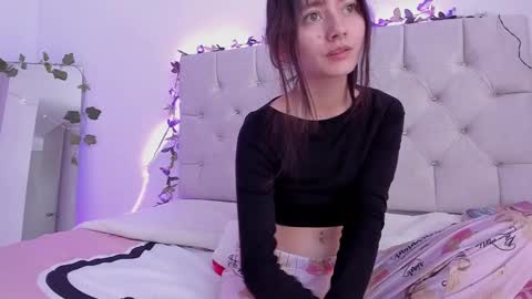 Snapshot of marin_kitoko chatting on 12.17.24 Marin kitoko online show from 12.17.24