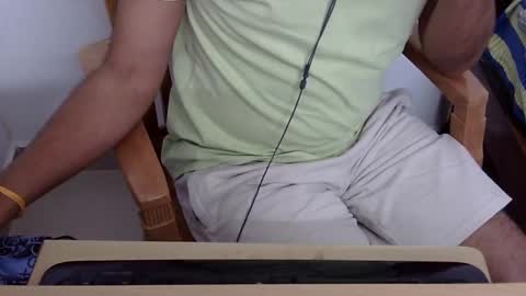 Snapshot of marinavine chatting on 01.18.25 The SHY UncutBoy online show from 01.18.25