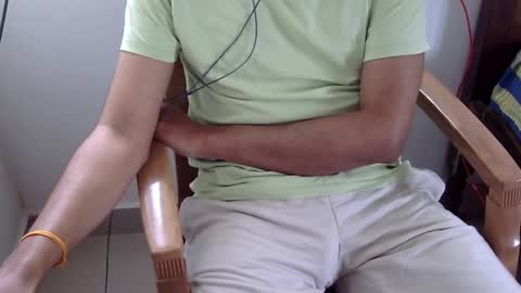 Snapshot of marinavine chatting on 01.19.25 The SHY UncutBoy online show from 01.19.25