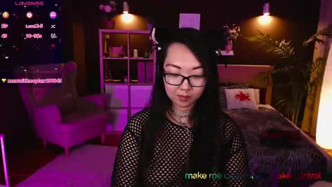 Snapshot of marine_vact chatting on 03.06.25 Marine  online show from 03.06.25