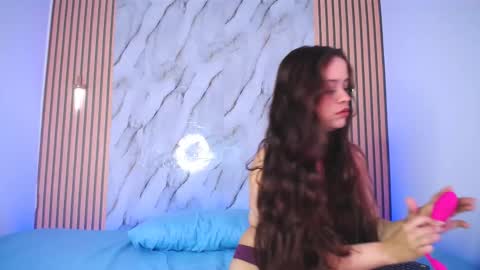 Snapshot of marinella16 chatting on 10.13.25 Marinella16 online show from 10.13.25