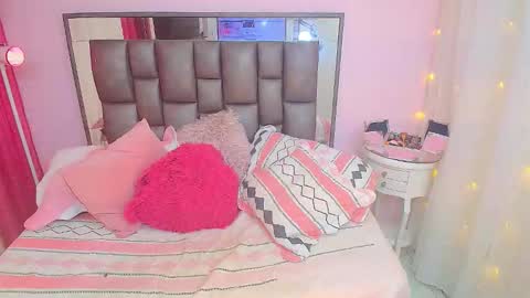 Snapshot of mariposahorny chatting on 10.22.25 Nathaly online show from 10.22.25