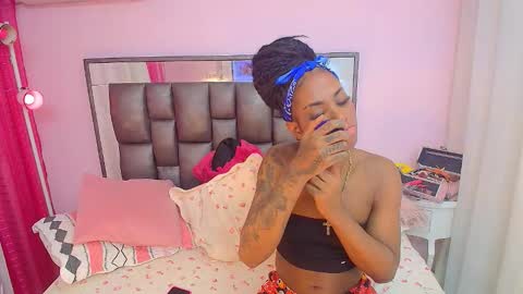 Snapshot of mariposahorny chatting on 10.26.25 Nathaly online show from 10.26.25